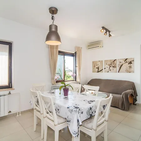 Ferienvilla Mit Pool In Holiday home Pula