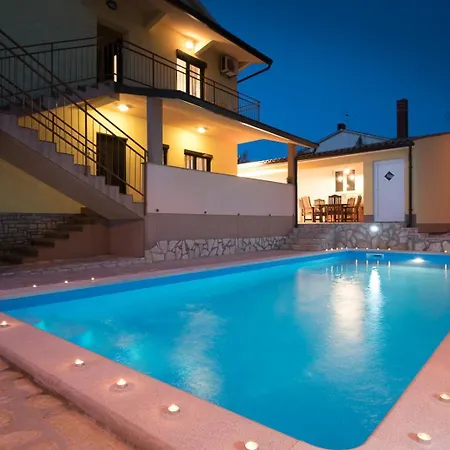 Ferienvilla Mit Pool In Holiday home *