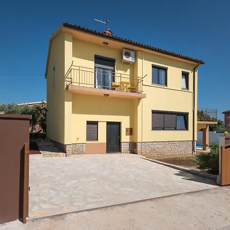 Ferienvilla Mit Pool In Holiday home Pula